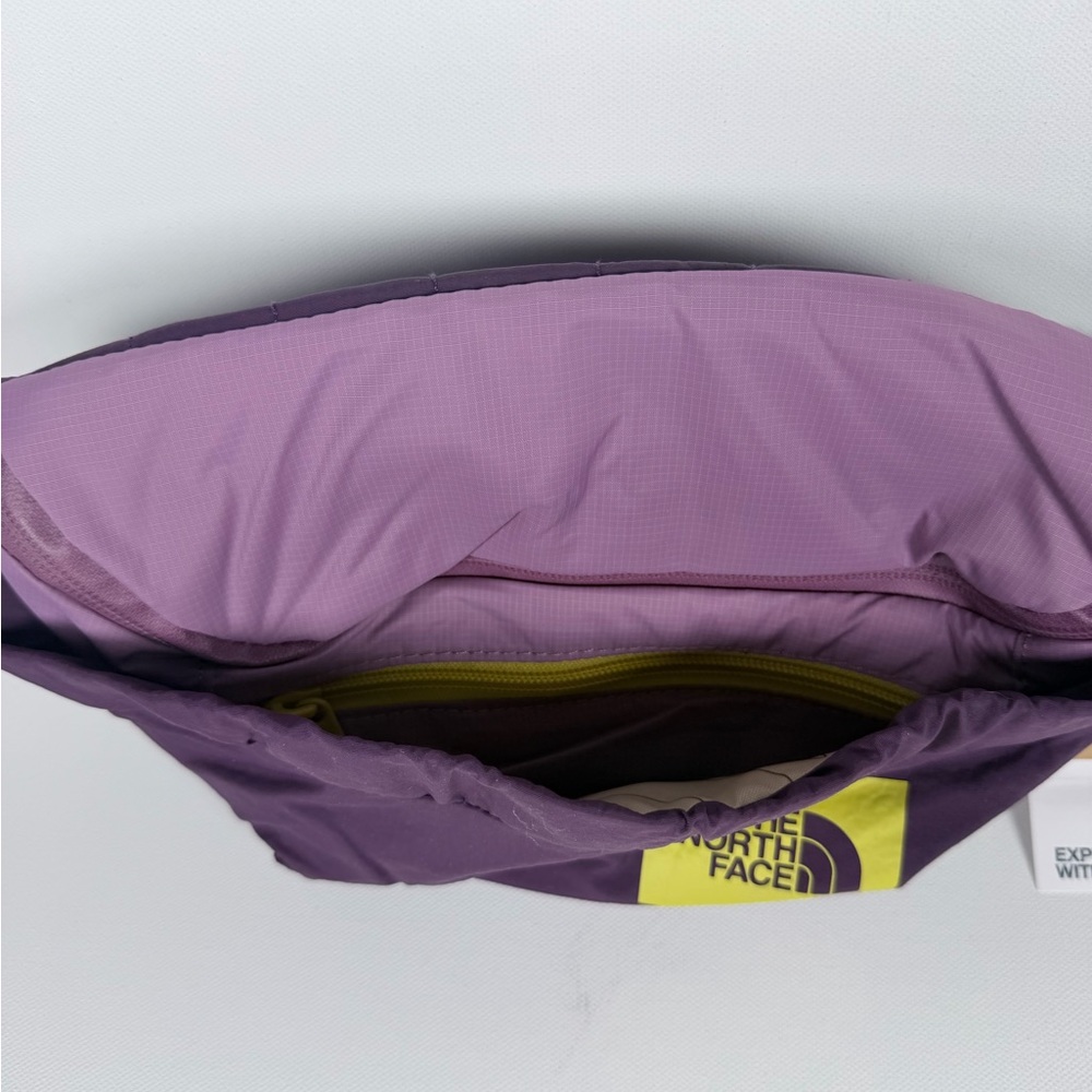 The North Face Mountain Lumbar Pack Black Currant Purple One Size NWT - Picture 4 of 5